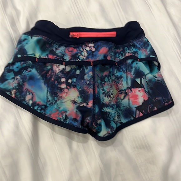 Ivivva Floral watercolor shorts size 8!💗 - Picture 2 of 4